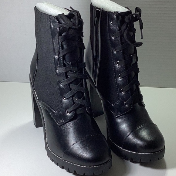 Women's Pilas Lug Sole Bootie - Picture 3 of 6